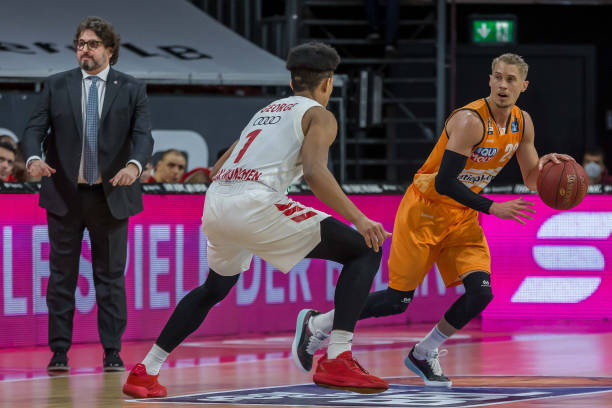 通过迅速的 通过迅速的